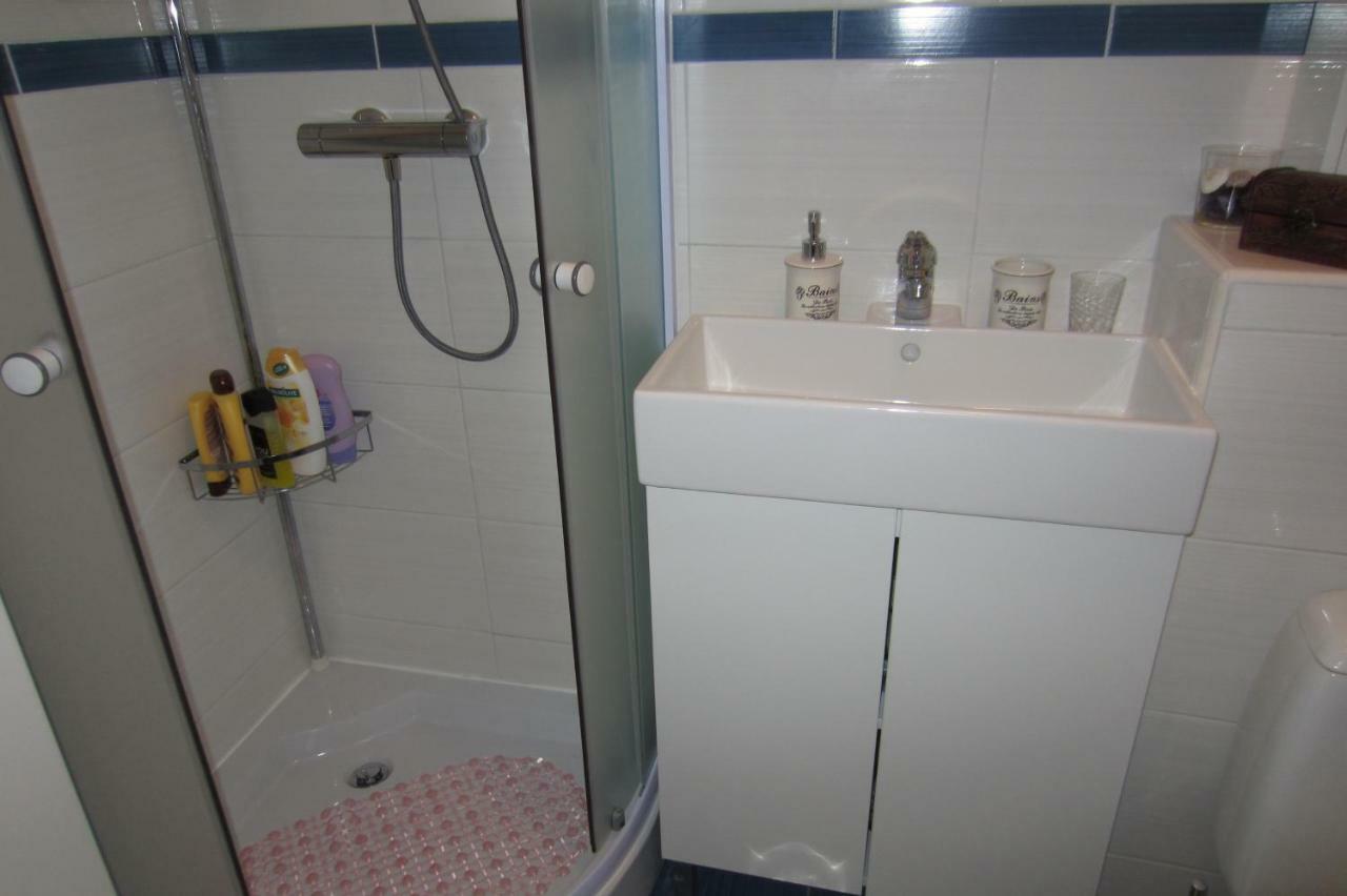 Apartman Valinor Miholascica Buitenkant foto